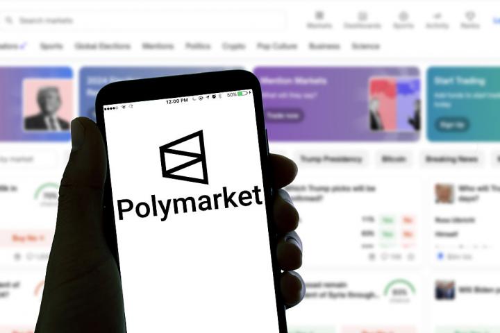 El logotipo de la aplicación de apuestas online Polymarket en la pantalla de un smartphone.