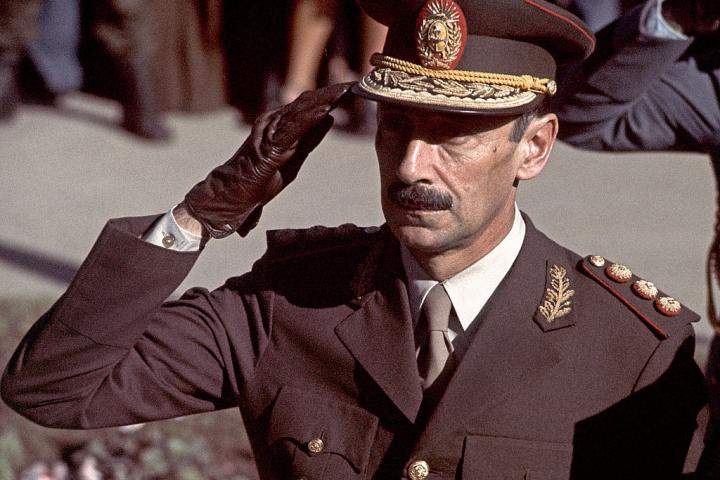 El dictador militar argentino Jorge Rafael Videla, en una foto de 1979. Fue durante su régimen que desaparecieron hasta 30.000 personas en el país americano.