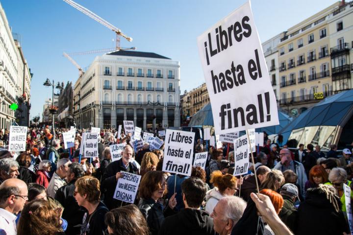 Imagen de archivo de una manifestación en favor de la muerte digna en 2015 en Madrid.