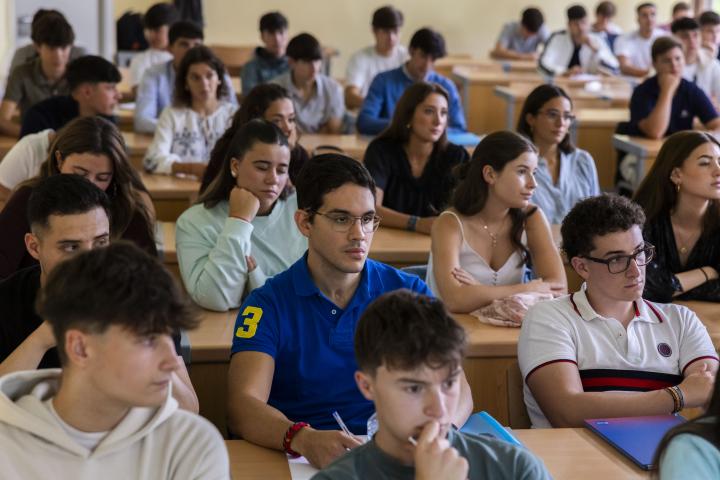 Estudiantes en una de las aulas de INEA, el campus de la Universidad de Comillas en Valladolid.