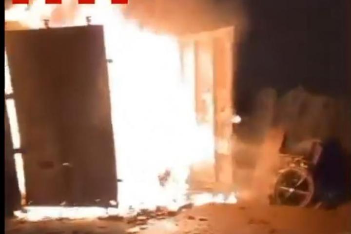 Incendio declarado en una fábrica de baterías de litio de Granollers (Barcelona).