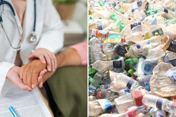 Mujer mayor en hospital junto a doctora y botellas de plástico.