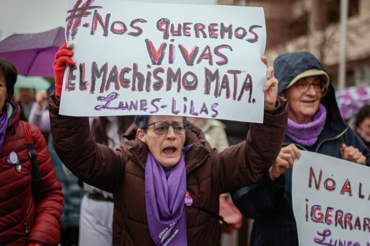 Pancarta durante una manifestación feminista en Navarra.