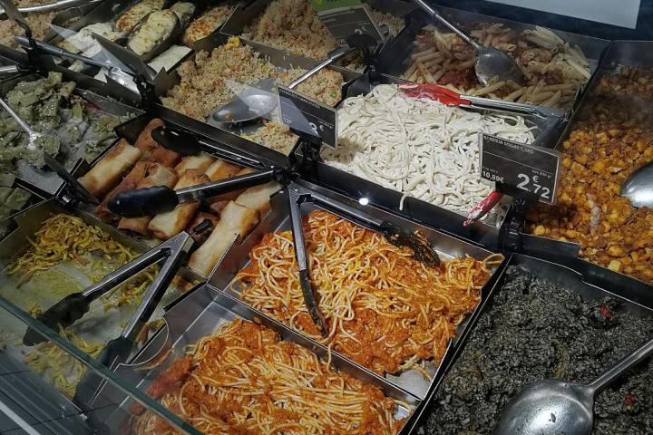 Platos preparados en el supermercado Carrefour.