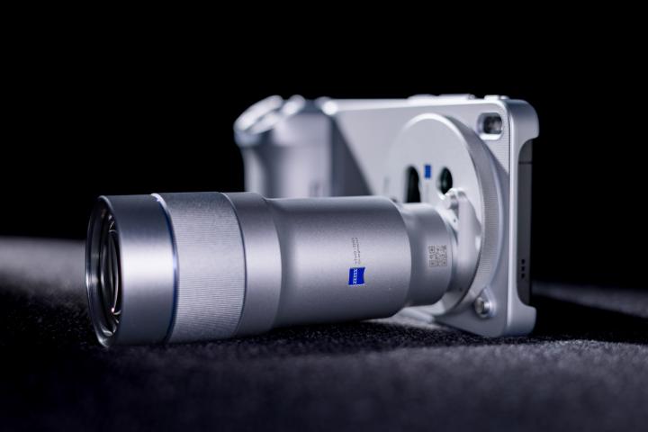 El vivo X300 Ultra, con el extensor teleobjetivo ZEISS Gen 2 Ultra.