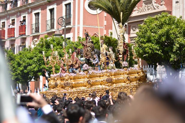 Paso de Semana Santa en Sevilla