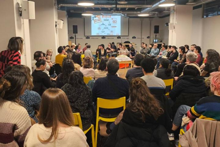 Un momento de la asamblea del Sindicato de Inquilinas de Madrid monográfico sobre la prórroga de los alquileres