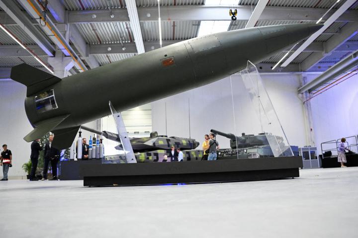 Un sistema de misiles tácticos del ejército (ATACMS), durante la inauguración de una planta de artillería del fabricante Rheinmetall, en Unterluess (Alemania), el 27 de agosto de 2025.