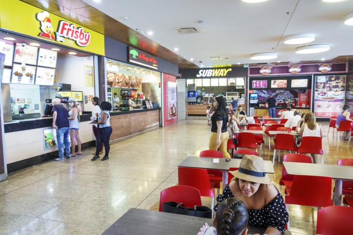 Local de Frisby Colombia, situado en una plazoleta de comidas en la ciudad de Cartagena.