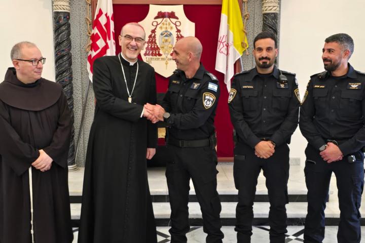 El cardenal latino católico, Pierbattista Pizzaballa, durante una reunión con la policía de Israel, el 30 de marzo de 2026, en Jerusalén.