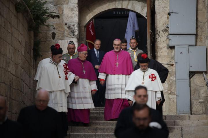El responsable del Patriarcado Latino de Jerusalén, Pierbattista Pizzaballa, va a presidir la misa de Pascua en la Iglesia del Santo Sepulcro, en Jerusalén, el 9 de abril de 2023.