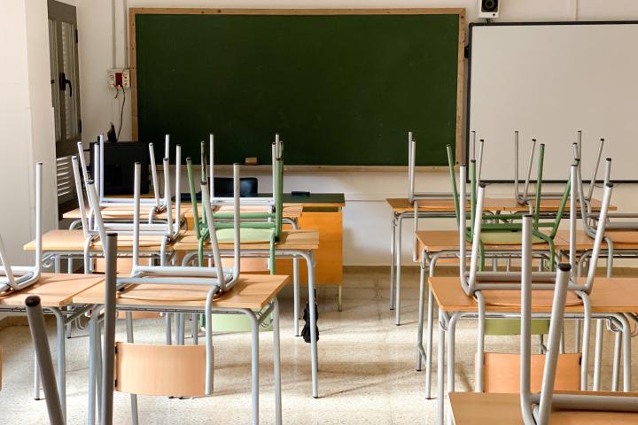 Imagen de archivo de un aula.