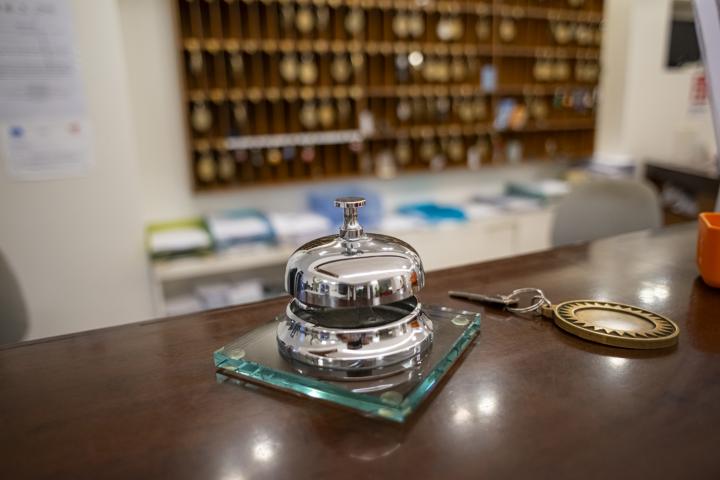 La recepción de un hotel.