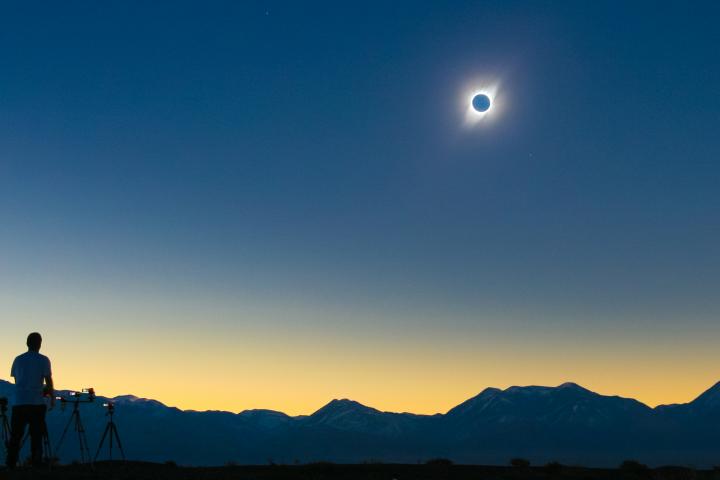 Oscar Martín Mesonero, cazador de eclipses, durante uno de sus viajes.