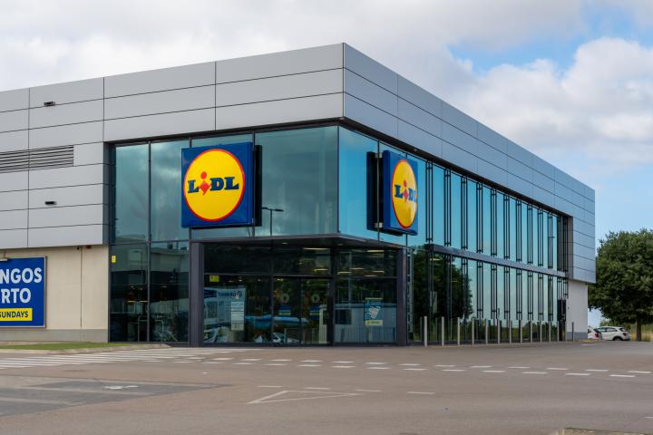 Fachada de un supermercado Lidl