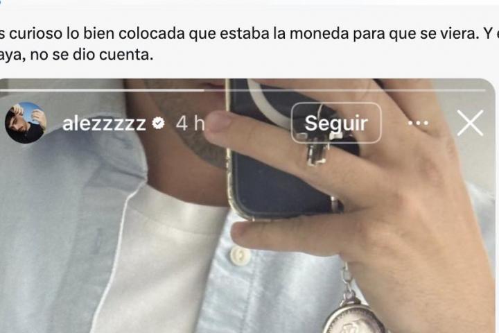 Imagen de un concursante de OT con una medalla franquista