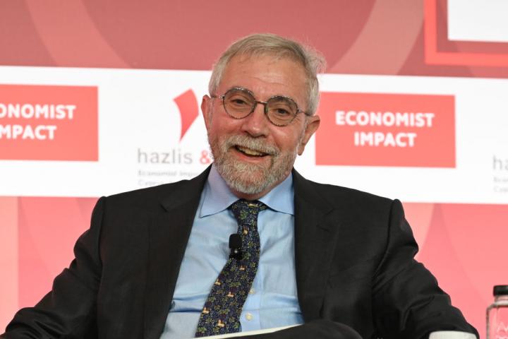 El profesor Paul Krugman, premio Nobel de Economía, interviene en la 28.ª Mesa Redonda Anual entre Economistas y Gobiernos, celebrada en Atenas, el 2 de julio de 2024.