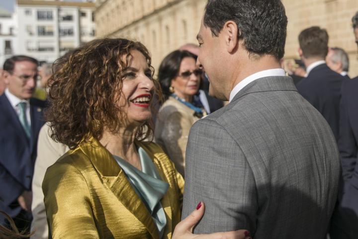 María Jesús Montero y Juanma Moreno, candidatos a las elecciones andaluzas.