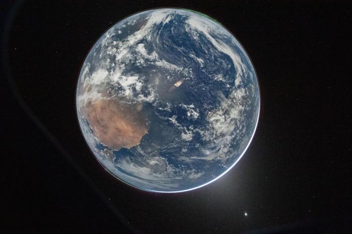 Primera imagen de la Tierra desde la expedición de Artemis II.