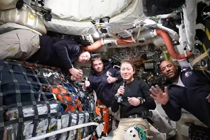 Victor Glover, Reid Wiseman, Christina Koch y Jeremy Hansen, tripulantes de la Artemis II, el 2 de abril de 2026, en una de sus comunicaciones con la Tierra.