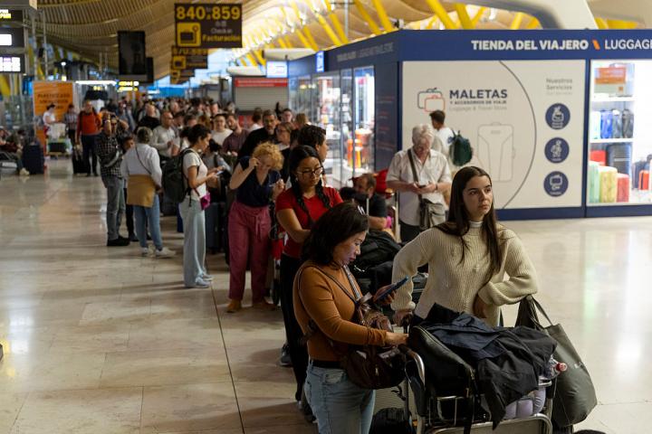 Colas en el Aeropuerto Adolfo Suárez Madrid-Barajas, en una imagen de archivo