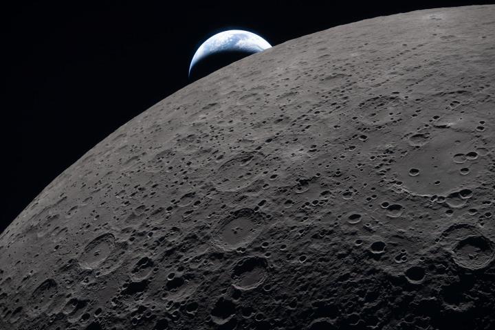 Imagen de la Luna capturada por la nave Orion de la misión Artemis II.