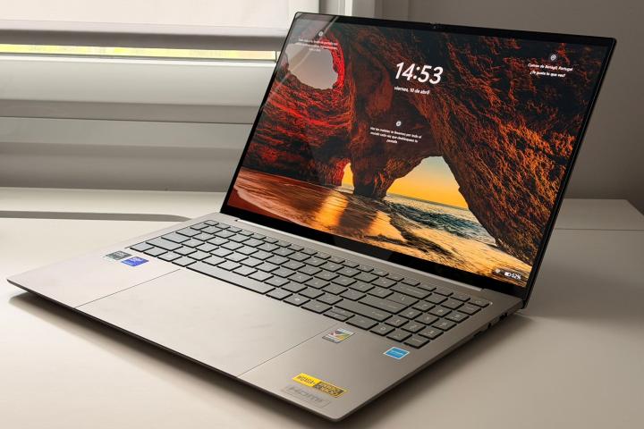 El Acer Swift 16 AI. Diseño ultrafino, pantalla brillante y con el 'touchpad' más grande del mundo.
