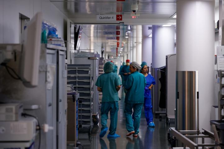 Imagen de archivo del pasillo de un hospital.