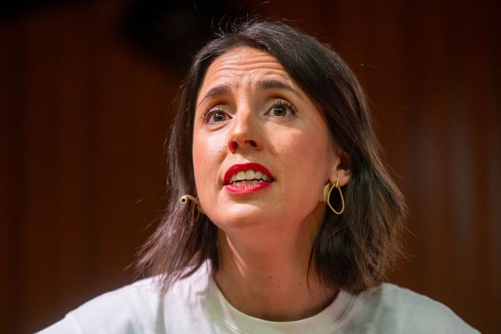 BARCELONA CATALONIA, SPAIN - APRIL 09: The political secretary of Podemos and MEP, Irene Montero, during the dialogue 'Que s'ha de fer?', on 9 April 2026, in Barcelona, Catalonia, Spain. The dialogue, held at the Universitat Pompeu Fabra, is part of a series of events to discuss the future of the left alternative to the PSOE in Spain, analyse possible electoral alliances and reflect on political and social strategies in the face of the advance of the right in the current electoral cycle. (Photo By Lorena Sopena/Europa Press via Getty Images)