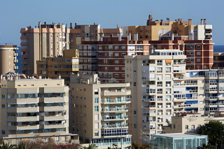 El skyline de varios edificios de Málaga desde una vista aérea