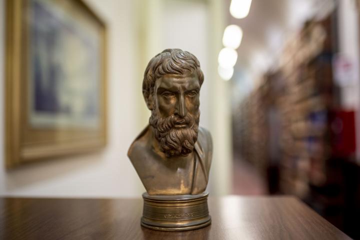 Busto de Epicuro en un museo