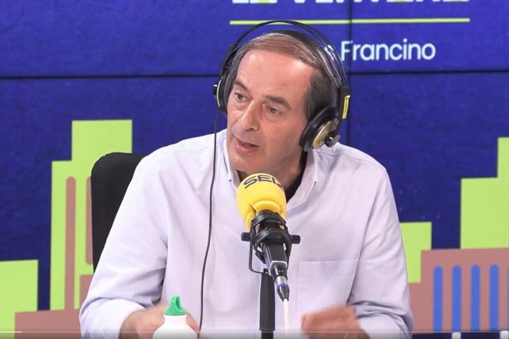 El periodista Isaías Lafuente en la Cadena SER.