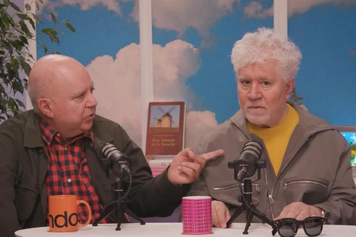 Pedro Almodóvar y Agustín Almodóvar en La Pija y la Quinqui