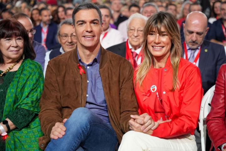 Begoña Gómez junto a Pedro Sánchez, en noviembre de 2024
