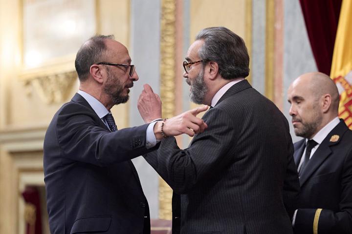 MADRID, SPAIN - APRIL 14: The first vice-president of Congress, Alfonso Rodriguez de Celis (left), and Vox deputy Carlos Flores Juberias (right), during the plenary session of the Congress of Deputies, on 14 April, 2026 in Madrid, Spain. The plenary session will deal with two bills (integral veil and digital CNMC), two PNL on victims of the Patronato and bibliocausto, a PP motion on railway infrastructures, interpellations and questions to the Government on war, taxation, energy, regional funding and management, as well as four international agreements on visas, diplomacy and electricity. (Photo By Jesus Hellin/Europa Press via Getty Images)