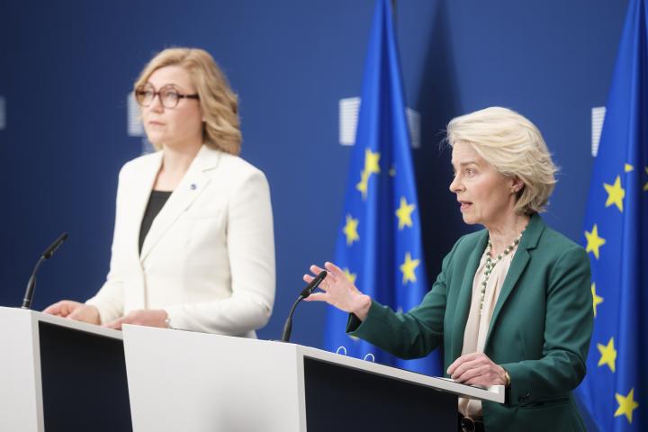 Ursula von der Leyen y Henna Virkkunen en una comparecencia en Bruselas.