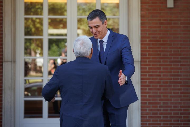 El presidente del Gobierno, Pedro Sánchez, y Antonio Costa.