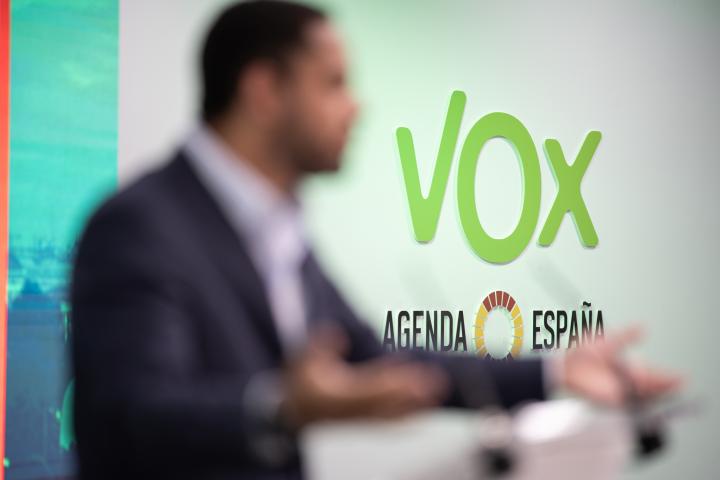 Imagen de archivo de una rueda de prensa en el interior de la sede nacional de Vox, en la madrileña calle Bambú.