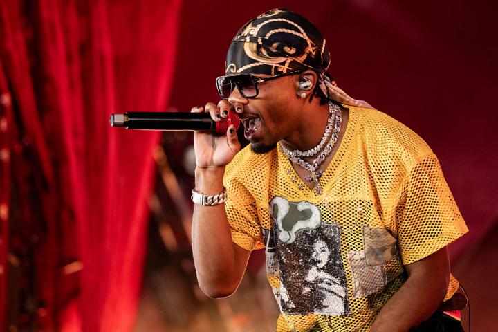 D4vd actúa en el festival de Música y Artes de Coachella Valley, el 18 de abril de 2025, en Indio, California.