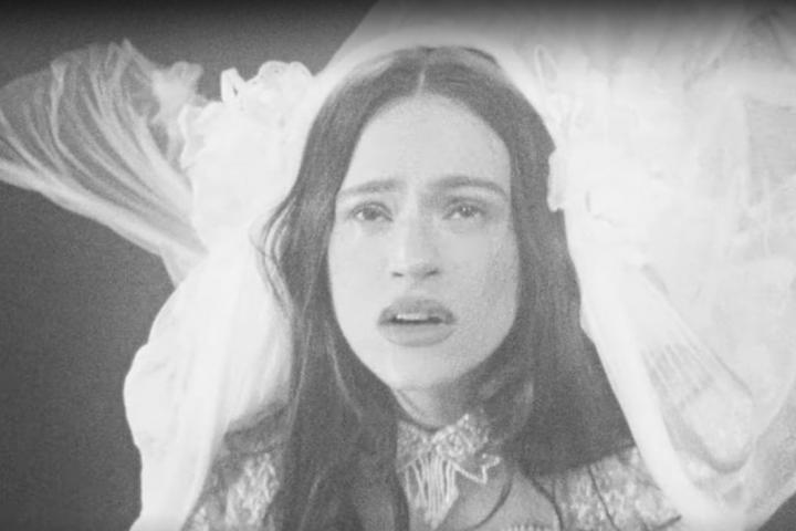 Rosalía en el videoclip de 'Focu 'ranni'.