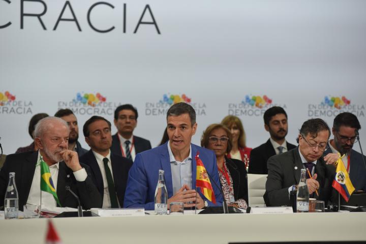 El presidente del Gobierno, Pedro Sánchez, durante el inicio de la IV Reunión en defensa de la Democracia.