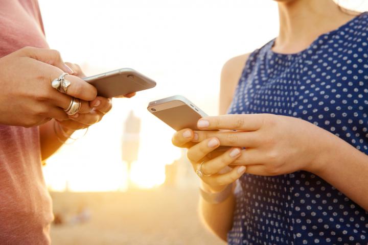 phubbin-uso-movil-relaciones-sociales