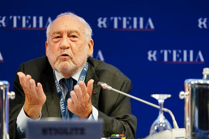 Joseph Eugene Stiglitz, Nobel de Economía, en una reciente charla en Italia