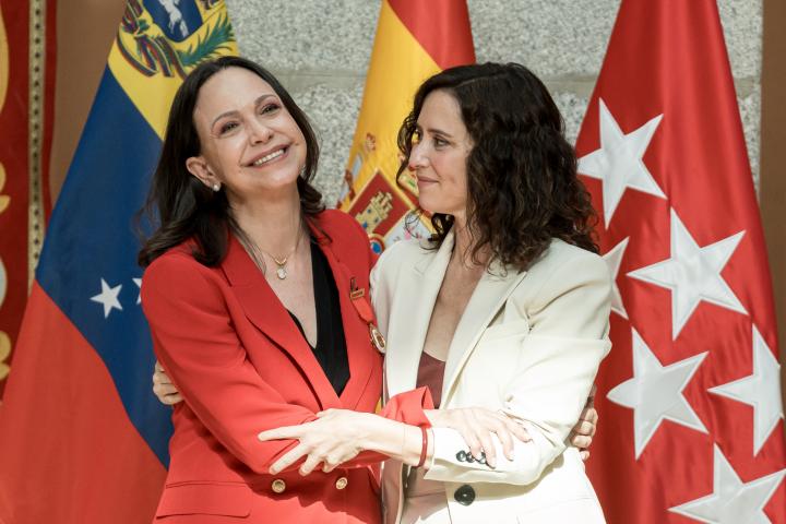 La líder opositora venezolana María Corina Machado, junto a la presidenta de la Comunidad de Madrid, Isabel Díaz Ayuso.