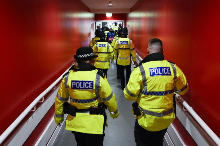 La policía del condado de Merseyside, patrullando Liverpool.