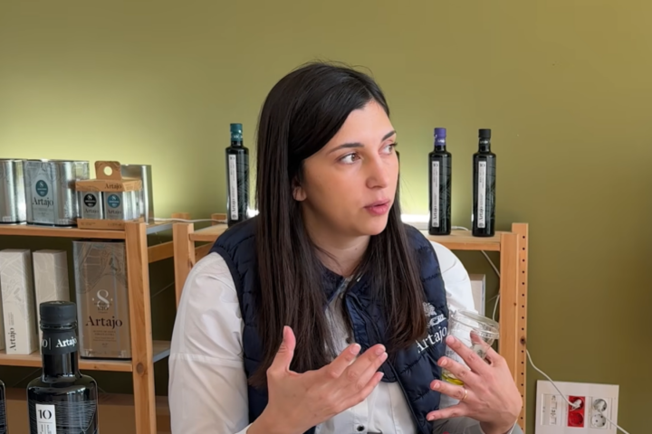 Andrea Urzaiz, productora de aceite de oliva virgen extra.