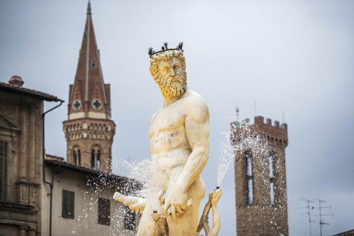 vandalismo-florencia-estatua-neptuno