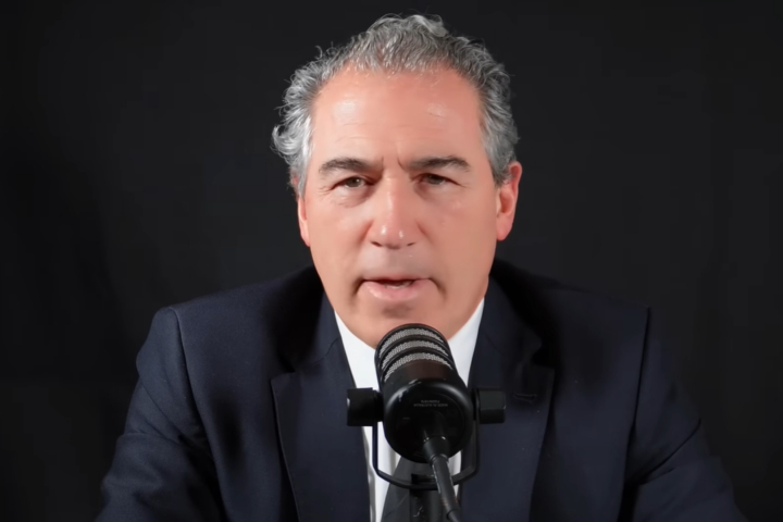 Ramón Valles, piloto de avión.