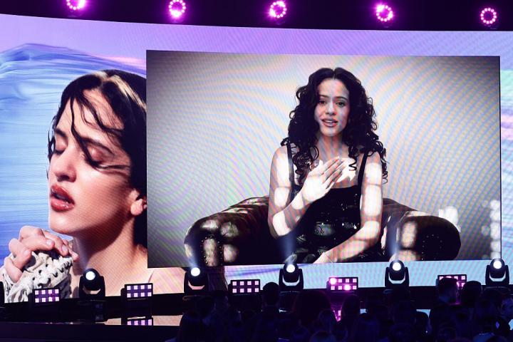 Rosalía en su vídeo para la gala de los premios 'Latin women in music' de Billboard.