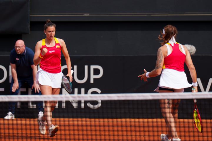 Sara Sorribes, en el dobles con España